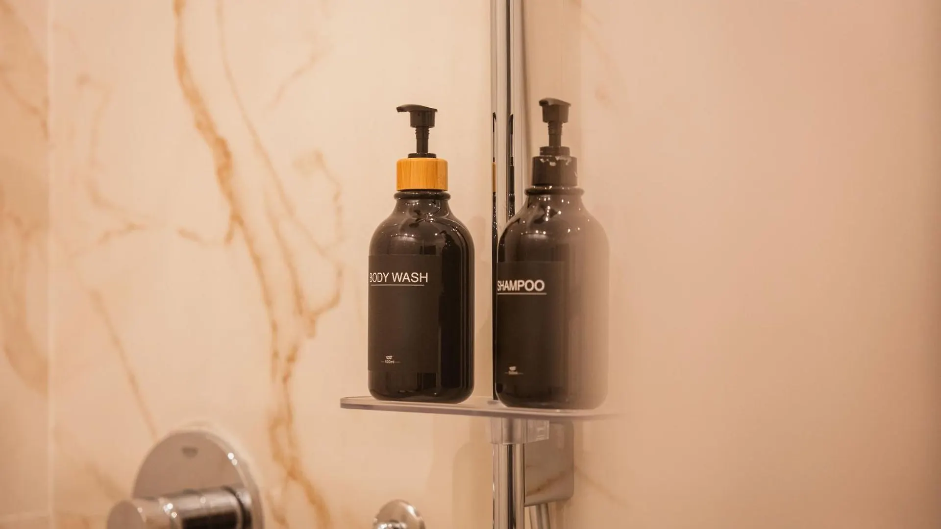 Marylin'S Suite&Spa Con Parcheggio Privato Como Italia