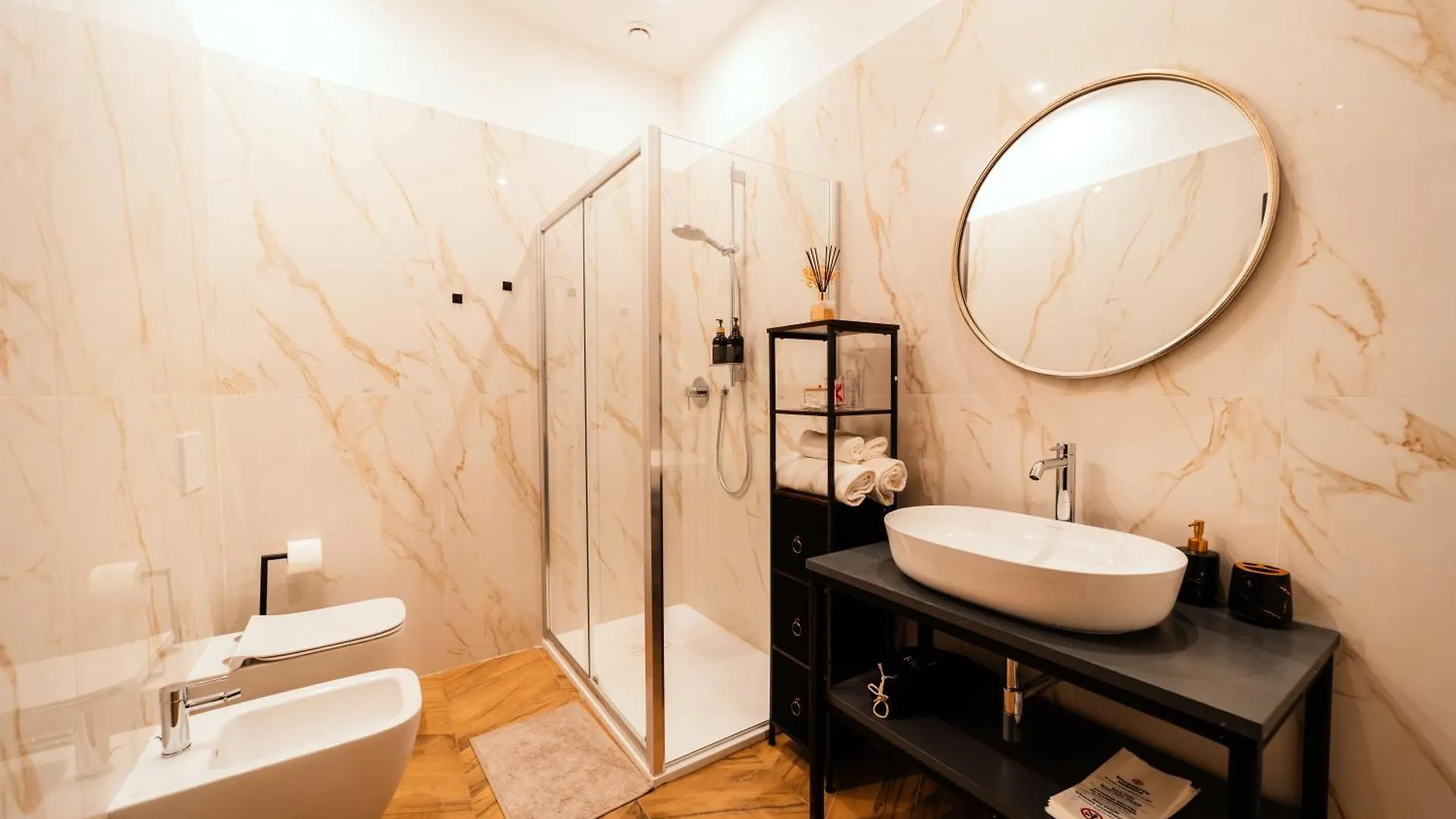Apartamento Marylin'S Suite&Spa Con Parcheggio Privato Como Italia